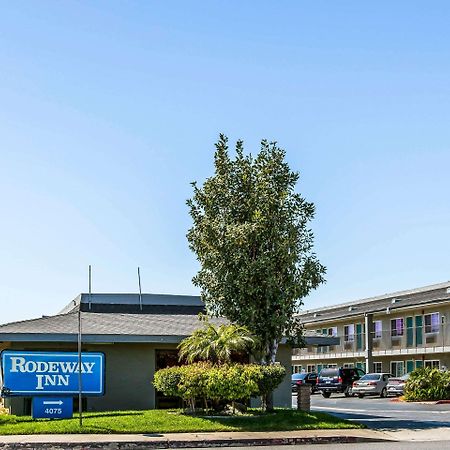 Rodeway Inn Ontario Mills Mall Guasti Экстерьер фото