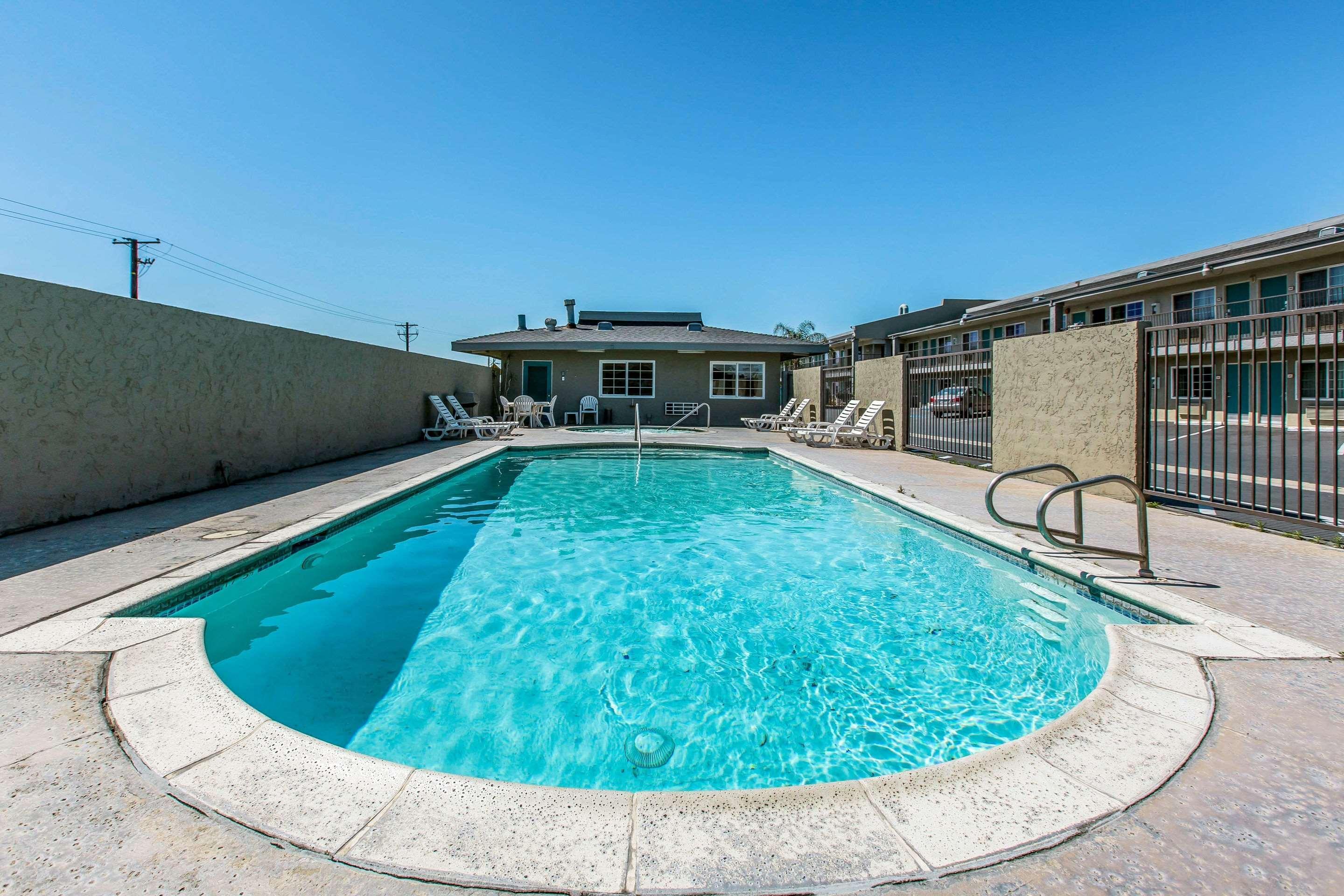 Rodeway Inn Ontario Mills Mall Guasti Экстерьер фото